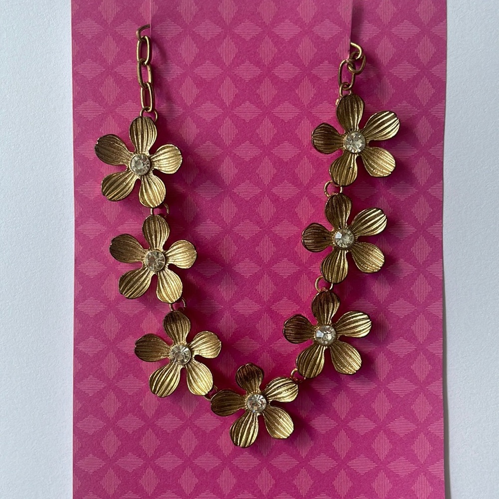 Golden flowers necklace